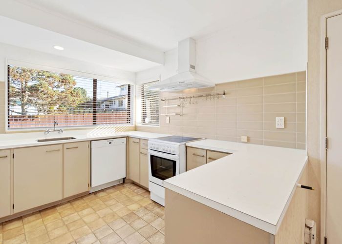 at 2/70 Butterworth Drive, Glendene, Waitakere City, Auckland