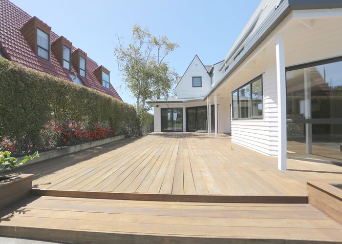  at 128 Beach Rd, Castor Bay, North Shore City, Auckland