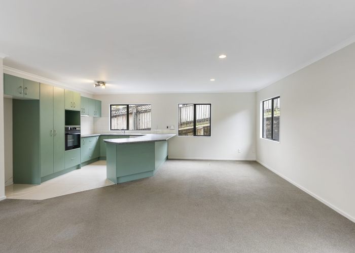  at 2/14 Mossop Rise, Glenfield, North Shore City, Auckland
