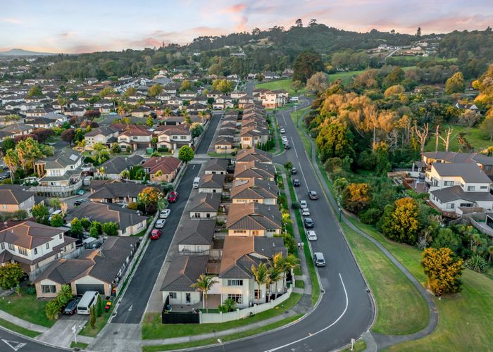  at 137 Baverstock Road, Flat Bush, Auckland