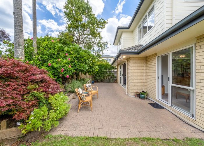  at 1/8 Tolben Place, Golflands, Manukau City, Auckland