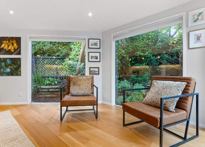  at 2/15 Rodney Road, Northcote Point, Auckland