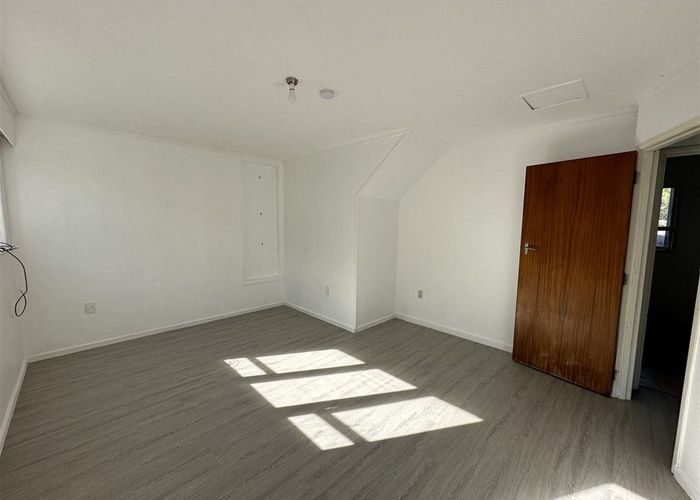  at 1/140 Golf Road, Titirangi, Waitakere City, Auckland