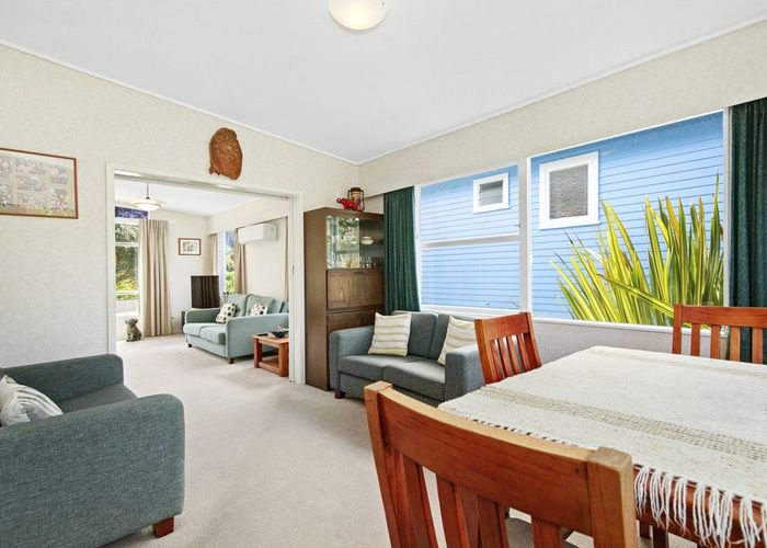  at 8 Fitzwilliam Terrace, Tawa, Wellington