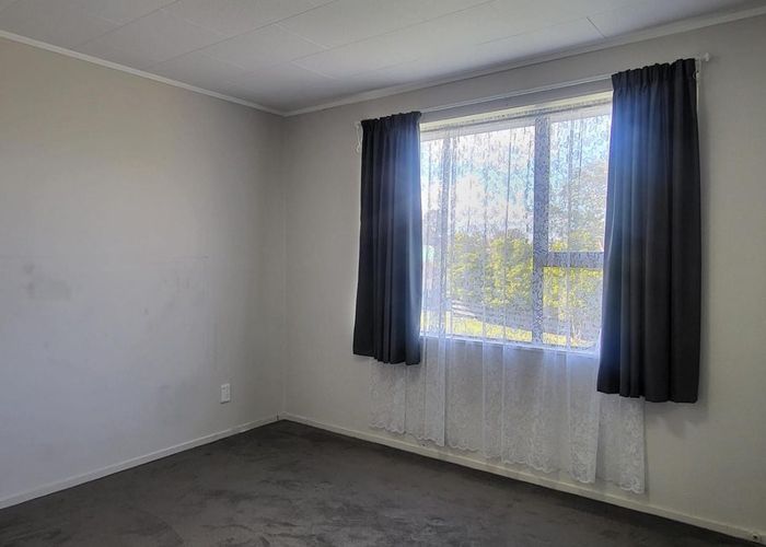  at 4 Kayle Glen, West Harbour, Auckland