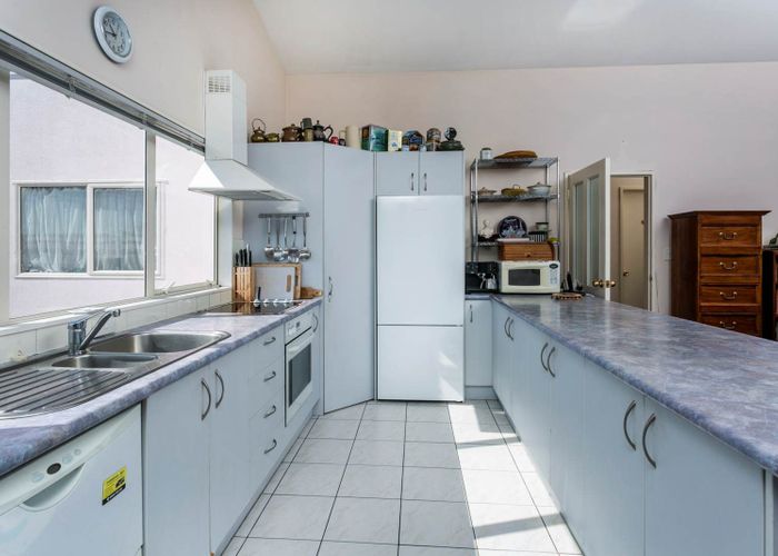 at 2/12 Shanaway Rise, Hillcrest, North Shore City, Auckland