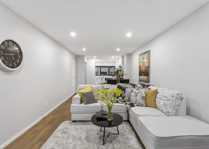  at 18 New  Millcroft Lane, Ranui, Waitakere City, Auckland