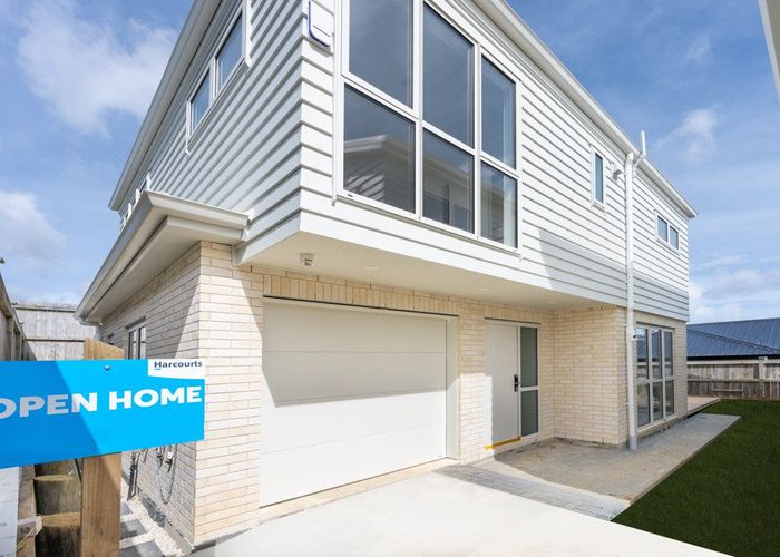  at 2/6 Kaimai Avenue, Massey, Waitakere City, Auckland