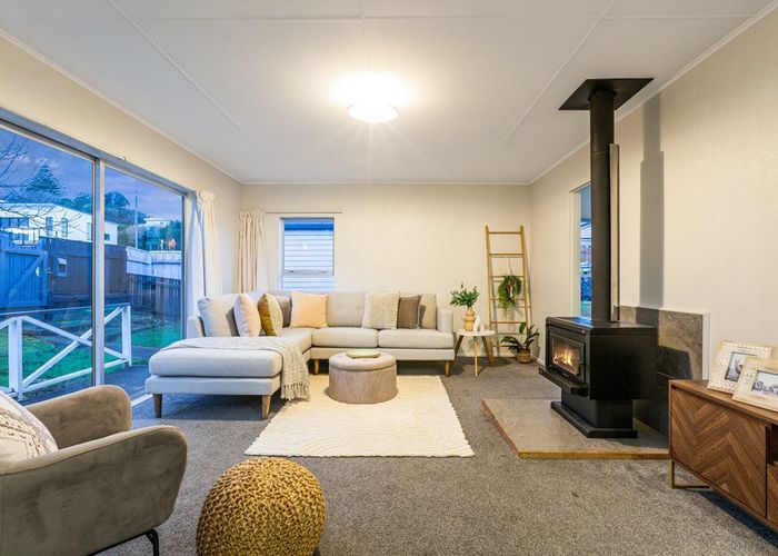  at 2 Pascoe Avenue, Paremata, Porirua, Wellington