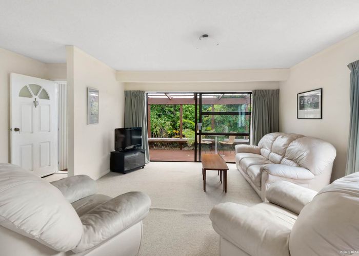  at 2/28 Manuka Road, Glenfield, Auckland