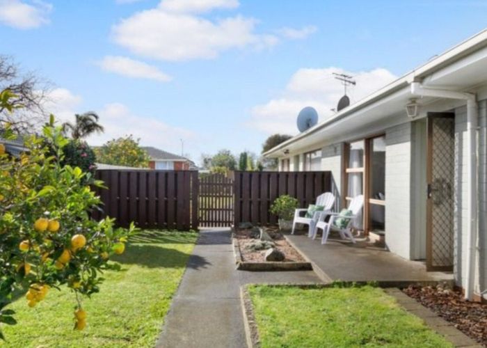 at 2/15 Latham Ave, Pakuranga, Manukau City, Auckland