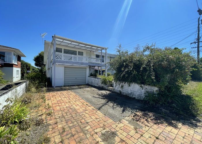  at 1/154 Sunset Road, Unsworth Heights, Auckland