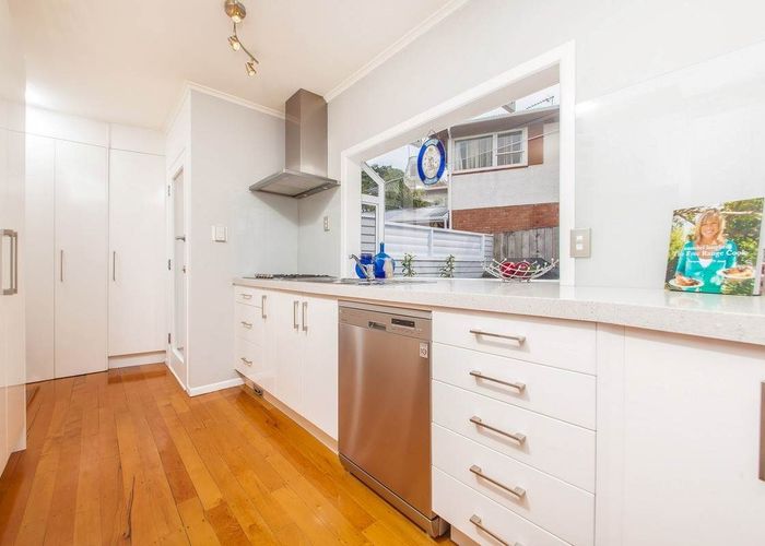  at 9A Lyttelton Avenue, Forrest Hill, North Shore City, Auckland