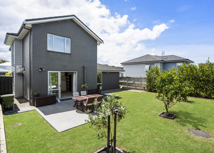  at 17 William Wallbank Crescent, Swanson, Auckland