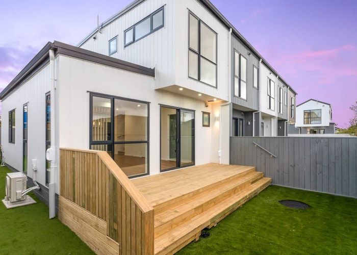  at 7/113 Flanshaw Road, Te Atatu South, Auckland