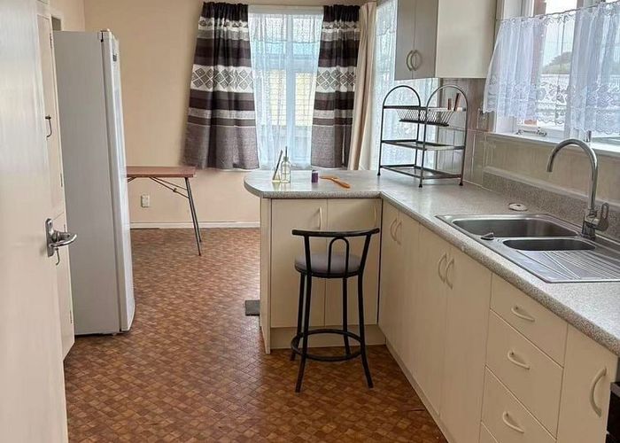  at 9 Archlynn Road, Kelston, Waitakere City, Auckland
