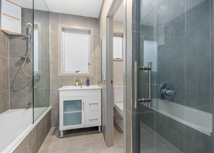  at 1A Mowbray Place, Sunnynook, Auckland