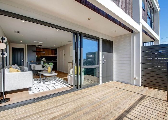  at 1/32 Beulah Avenue, Rothesay Bay, North Shore City, Auckland
