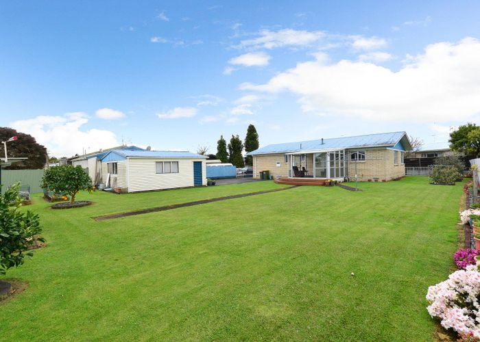  at 20 Pamela Place, Deanwell, Hamilton