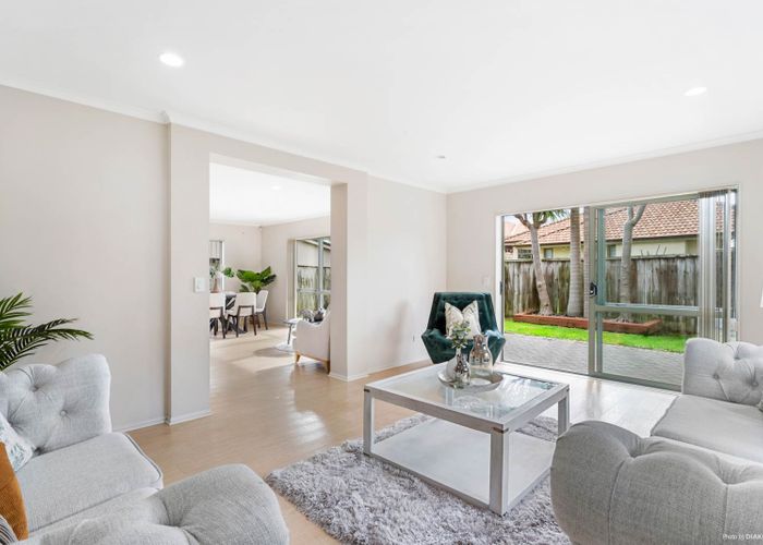  at 8 Dalcross Drive, Flat Bush, Auckland