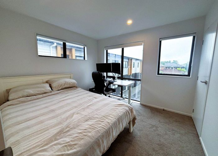  at 4/147b Carlisle Road, Northcross, North Shore City, Auckland