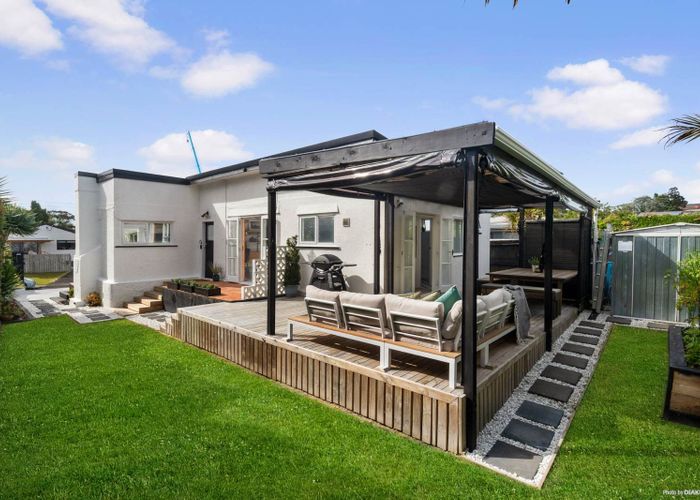  at 1/39 Stottholm Road, Titirangi, Waitakere City, Auckland