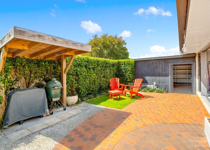  at 90 Glenmore Road, Sunnyhills, Auckland
