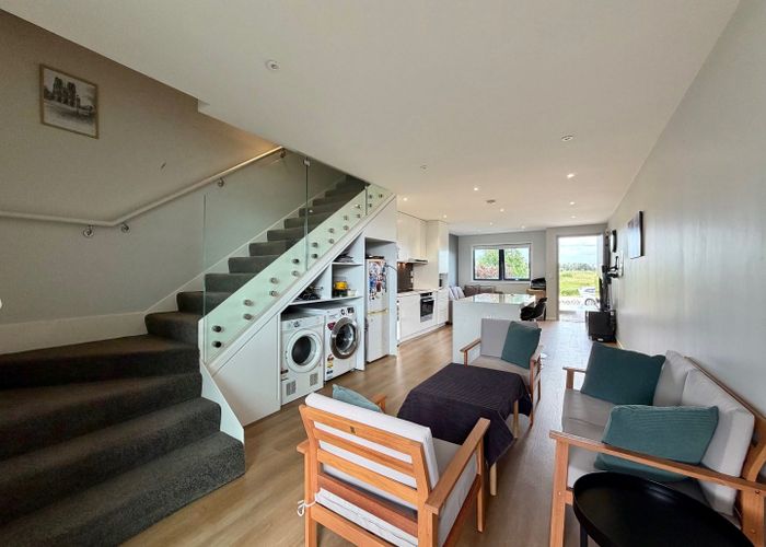  at 39 Otuwairoa Esplanade, Papakura, Papakura, Auckland