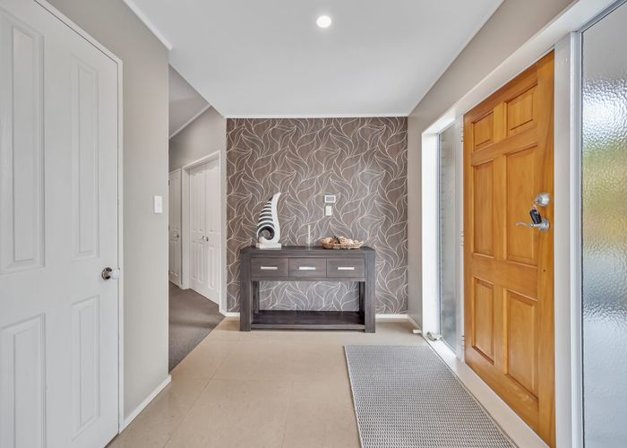  at 6 Hanly Close, West Harbour, Auckland