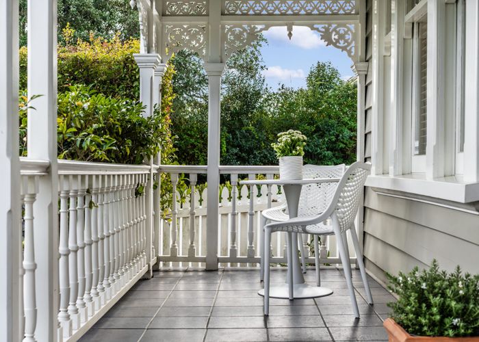  at 90 Clonbern Road, Remuera, Auckland