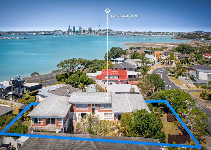  at 83 Sylvan Avenue, Northcote, North Shore City, Auckland