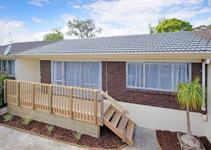  at 2/17 Ballater Place, Highland Park, Manukau City, Auckland