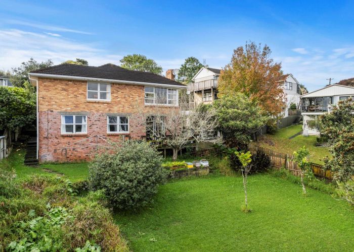  at 4 Noel Place, Mount Roskill, Auckland