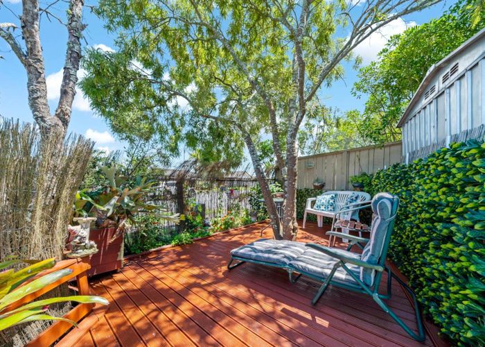  at 5 Woodbank Drive, Glen Eden, Waitakere City, Auckland