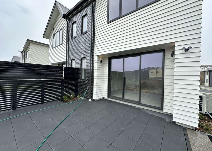  at 40 Turtleback Avenue, Whitby, Porirua