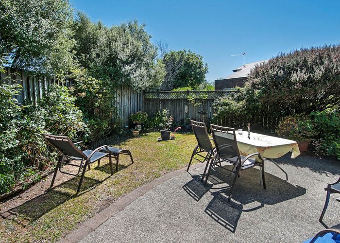  at 7/16 Vinograd Drive, Te Atatu Peninsula, Auckland