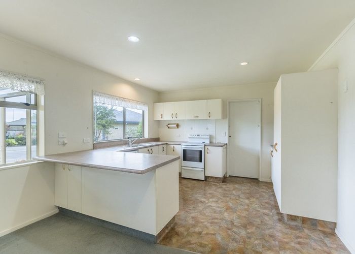  at 9 Villa Grove, Paraparaumu
