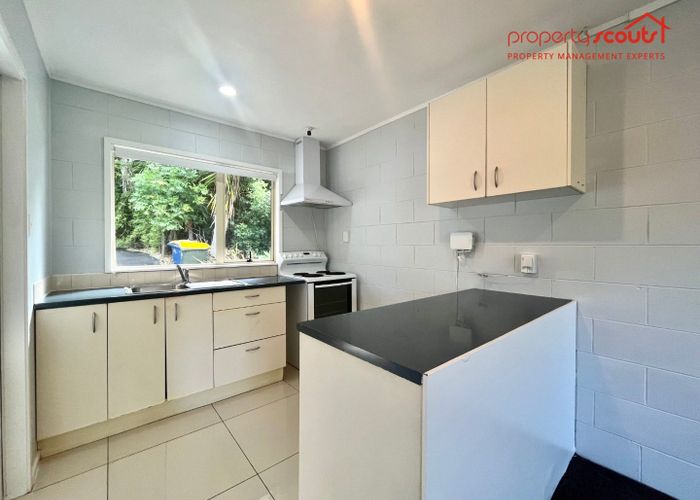  at 2/22 Chivalry Road, Glenfield, North Shore City, Auckland