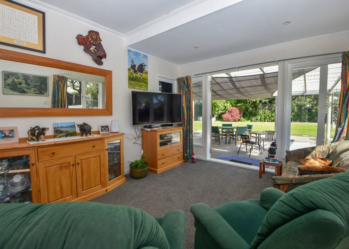  at 258 High Street North, Carterton