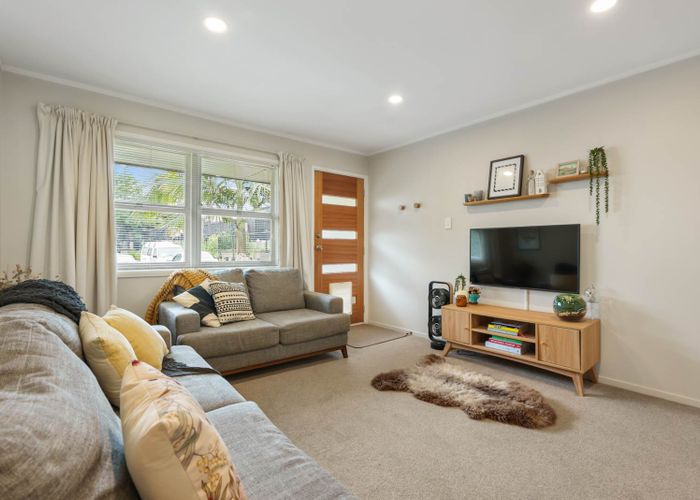  at 2/40 Eskdale Road, Birkdale, Auckland