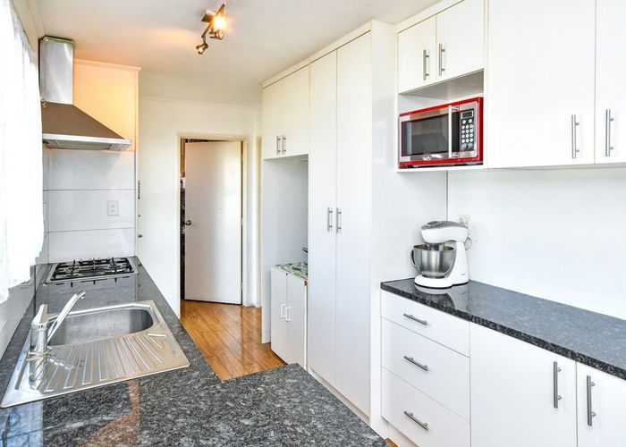  at 6 Quintal Place, Papatoetoe, Auckland