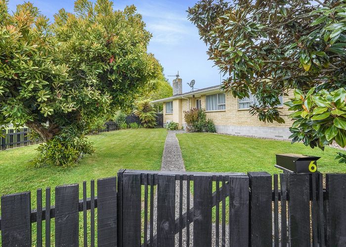  at 6 Dallas Place, Leamington, Cambridge