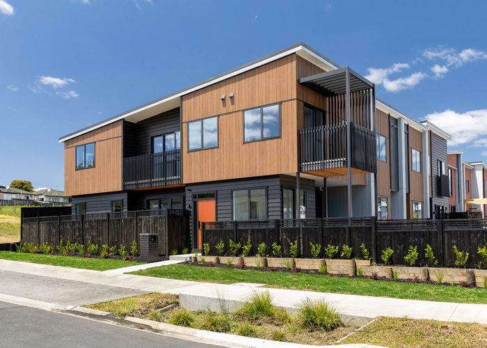  at 25 Kapia Road, Westgate, Waitakere City, Auckland