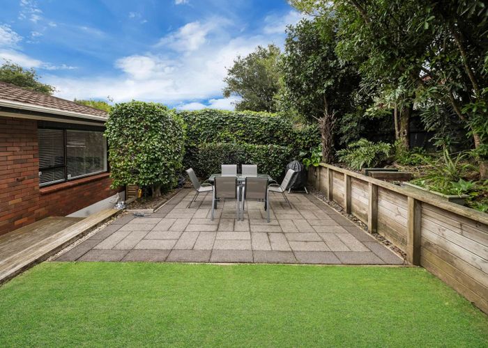  at 2/3 Diosma Place, Botany Downs, Manukau City, Auckland