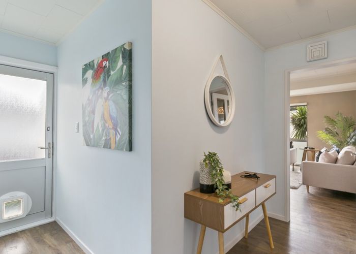  at 1A Kingsbridge Place, Newlands, Wellington