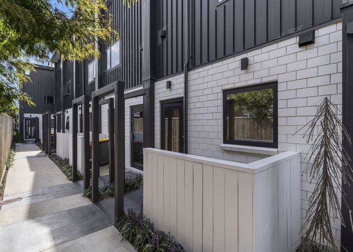  at 4/59 Neil Avenue, Te Atatu Peninsula, Auckland