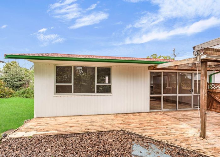  at 2/26 Kemp Road, Massey, Auckland