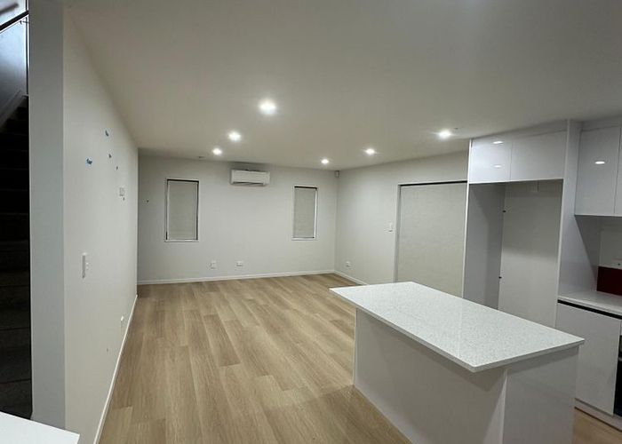  at 27E Lynbrooke Avenue, Blockhouse Bay, Auckland City, Auckland