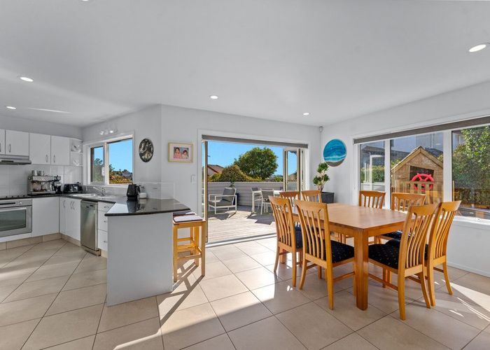  at 127 Browns Bay Road, Browns Bay, North Shore City, Auckland