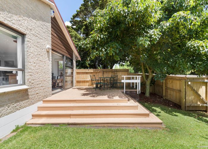  at 2/32 Shakespeare Road, Milford, Auckland